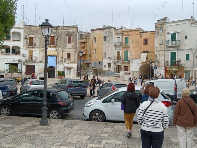 Bari_rue__2_.jpg, juin 2025 Bari_rue__2_.jpg