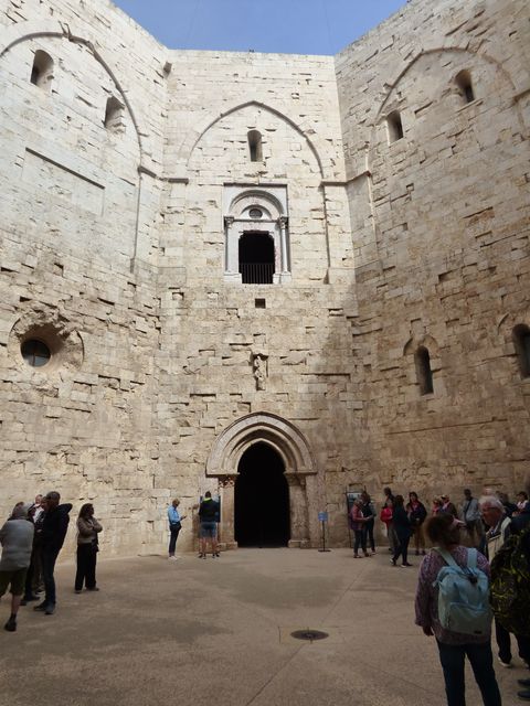 Castel_del_Monte__13_.JPG, juin 2025 Castel_del_Monte__13_.JPG